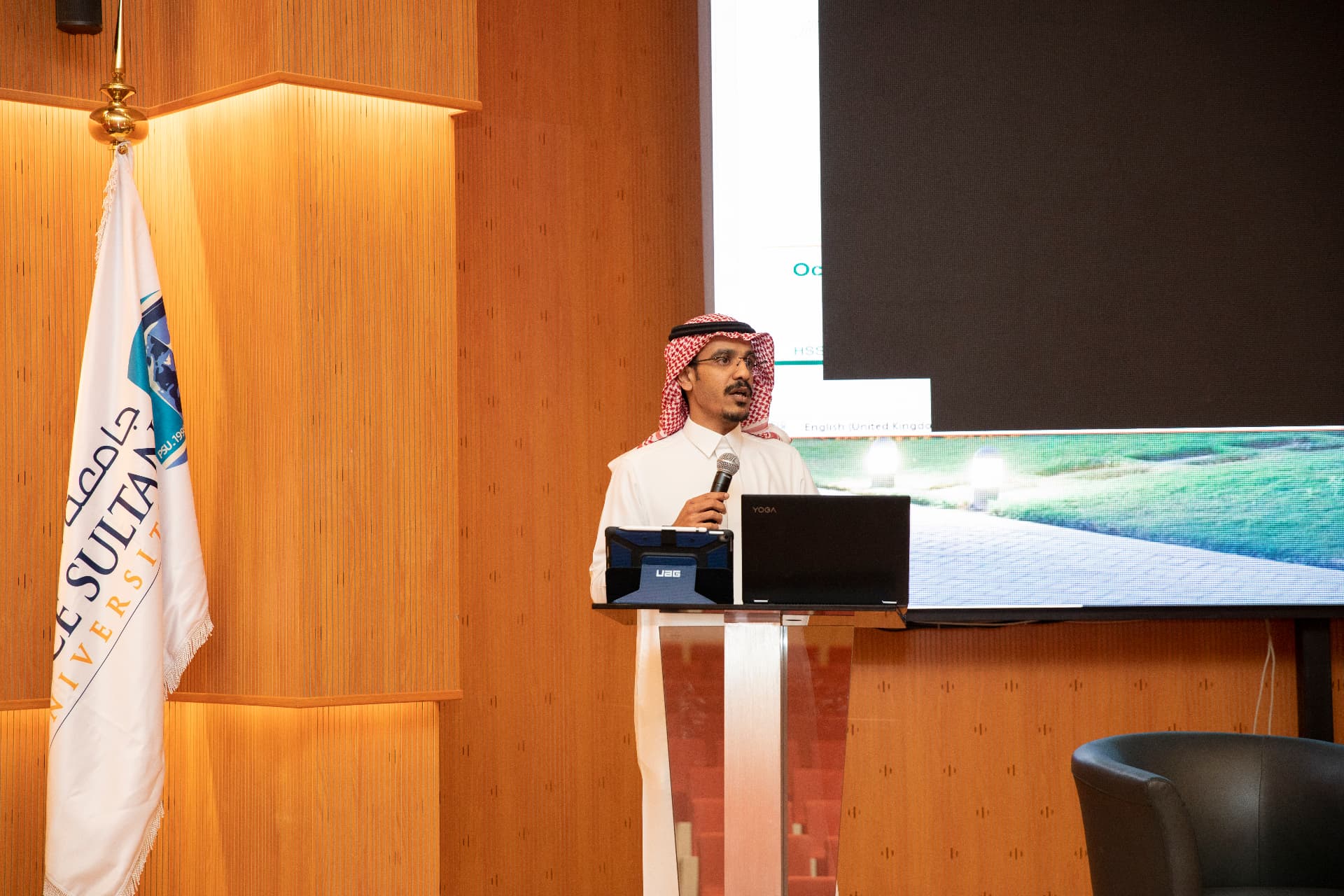 A speaker addresses the audience from the podium during EMC’s Ma’aden university event.